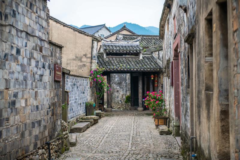 呼和房建公寓段加强设备整治 让旅客舒适出行